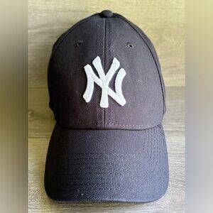 NIKE New York Yankees MLB Dri-Fit Legacy91 Velcro Strap Hat